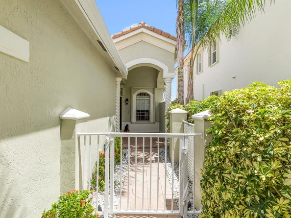 10637 Falls Street, Wellington FL 33414