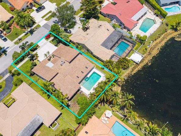 1024 NW 99th Ave, Plantation FL 33322