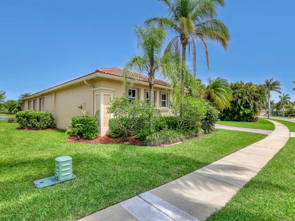 9466 Lantern Bay Circle, West Palm Beach FL 33411