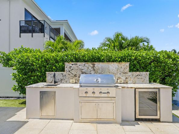 933 Allamanda Drive, Delray Beach FL 33483