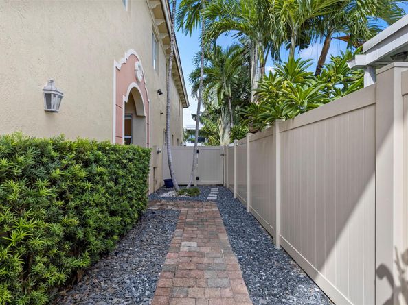 1121 NE 14th Ave, Fort Lauderdale FL 33304