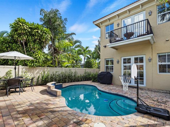 1121 NE 14th Ave, Fort Lauderdale FL 33304