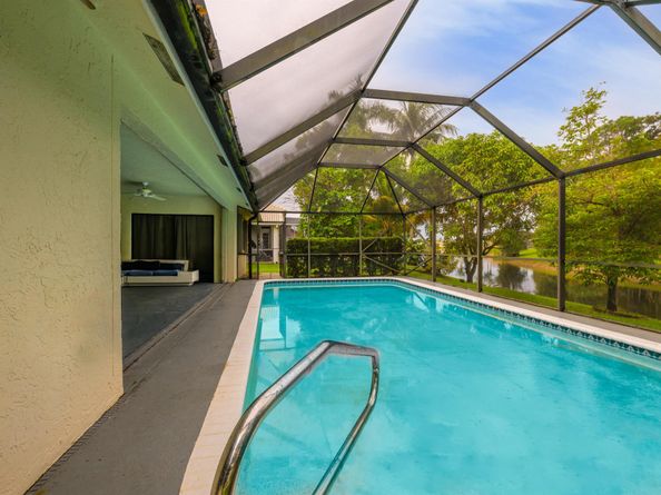 221 Cypress Trace, Royal Palm Beach FL 33411