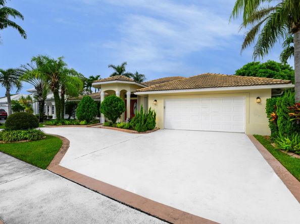 221 Cypress Trace, Royal Palm Beach FL 33411