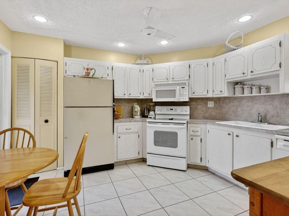 6 Greenway Village N 210, Royal Palm Beach FL 33411