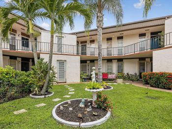 6 Greenway Village N