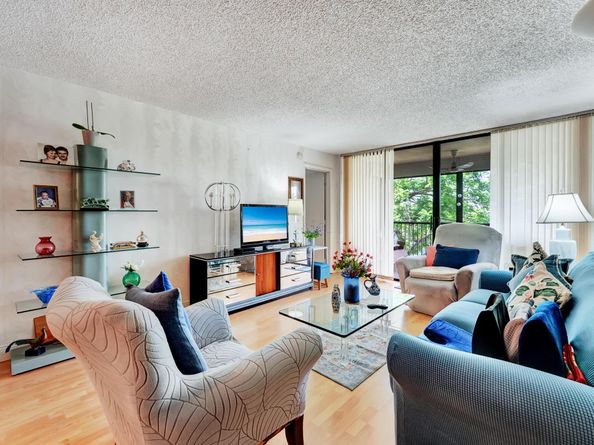 5929 Coral Lake Drive 305, Margate FL 33063