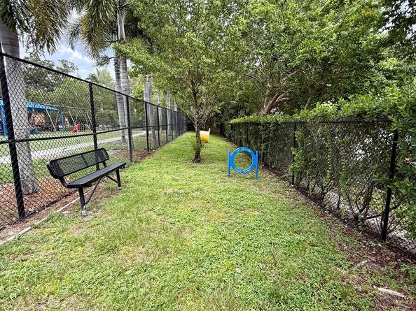 5929 Coral Lake Drive 305, Margate FL 33063