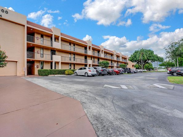 5929 Coral Lake Drive 305, Margate FL 33063