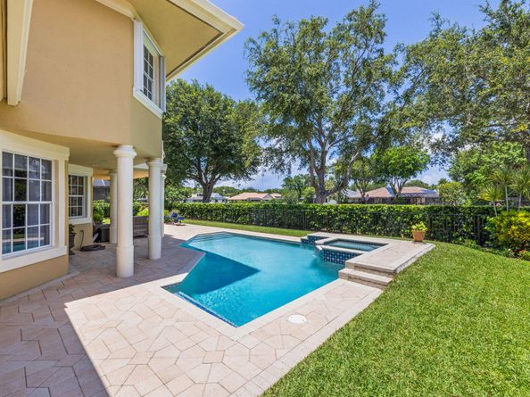 16 Glencairn Road, Palm Beach Gardens FL 33418