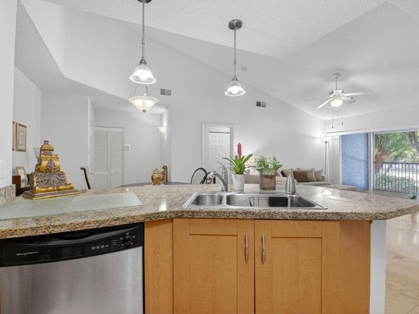 3237 Clint Moore Rd 206, Boca Raton FL 33496