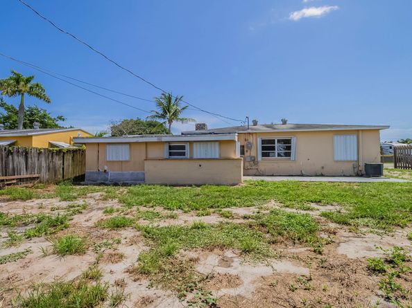2353 Beech Rd, West Palm Beach FL 33409