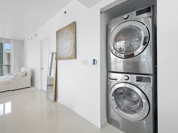 475 Brickell Ave 1815, Miami FL 33131