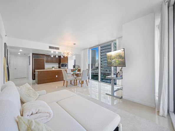 475 Brickell Ave 1815, Miami FL 33131