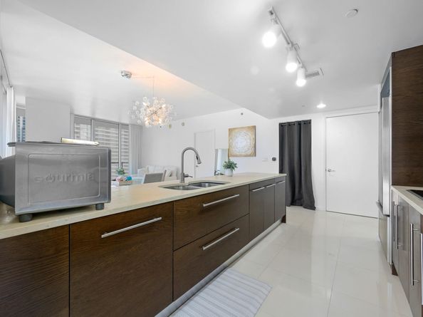 475 Brickell Ave 1815, Miami FL 33131