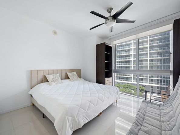475 Brickell Ave 1815, Miami FL 33131