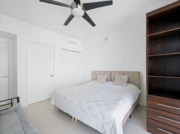 475 Brickell Ave 1815, Miami FL 33131