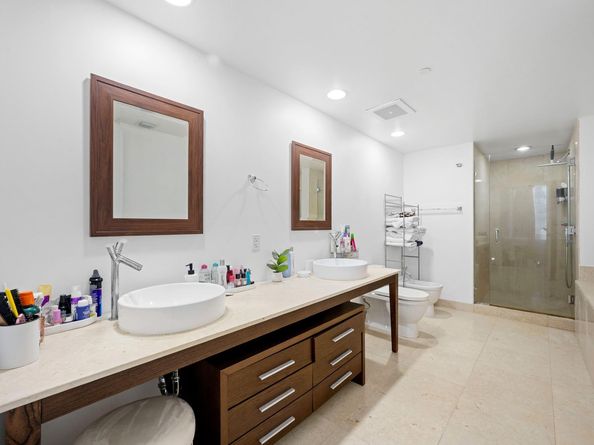 475 Brickell Ave 1815, Miami FL 33131