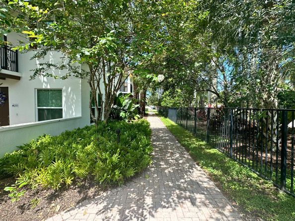 4670 Monarch Way, Coconut Creek FL 33073