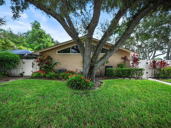 5261 Eagle Lake Drive, Palm Beach Gardens FL 33418