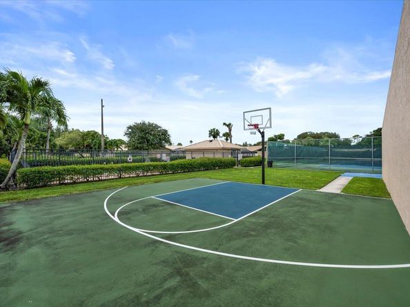 5261 Eagle Lake Drive, Palm Beach Gardens FL 33418