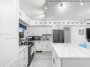 1043 Hillsboro Mile 17c, Hillsboro Beach FL 33062