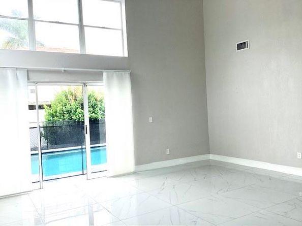 621 Lakeshore Ter, Davie FL 33325