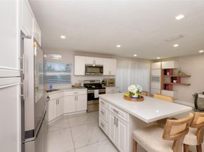 621 Lakeshore Ter, Davie FL 33325