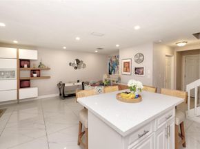 621 Lakeshore Ter, Davie FL 33325