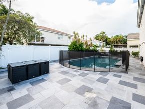 621 Lakeshore Ter, Davie FL 33325