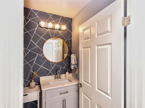 621 Lakeshore Ter, Davie FL 33325