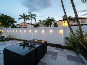 621 Lakeshore Ter, Davie FL 33325