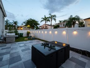 621 Lakeshore Ter, Davie FL 33325