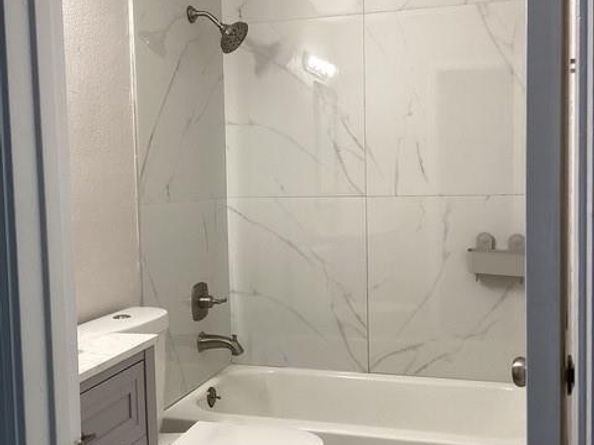 621 Lakeshore Ter, Davie FL 33325