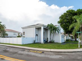 621 Lakeshore Ter, Davie FL 33325