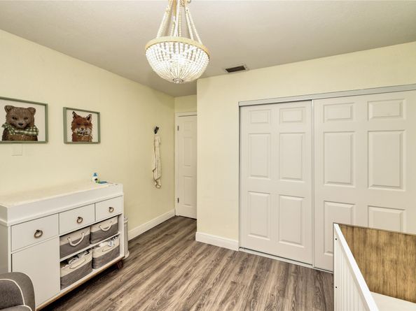 621 Lakeshore Ter, Davie FL 33325