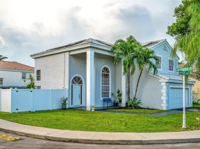 621 Lakeshore Ter, Davie FL 33325