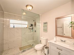 621 Lakeshore Ter, Davie FL 33325