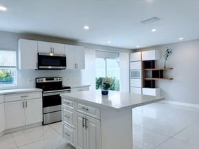 621 Lakeshore Ter, Davie FL 33325