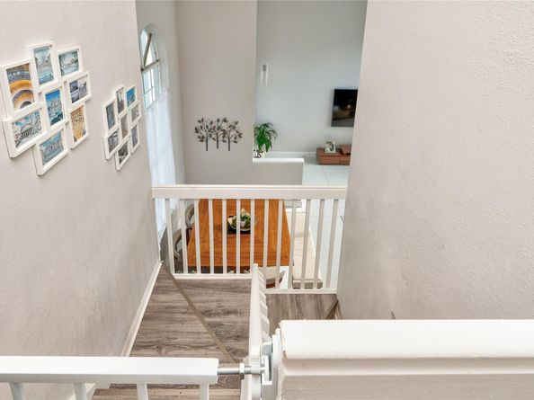 621 Lakeshore Ter, Davie FL 33325