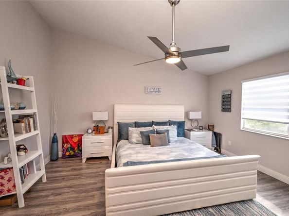 621 Lakeshore Ter, Davie FL 33325