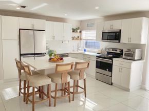 621 Lakeshore Ter, Davie FL 33325