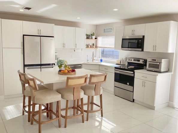 621 Lakeshore Ter, Davie FL 33325