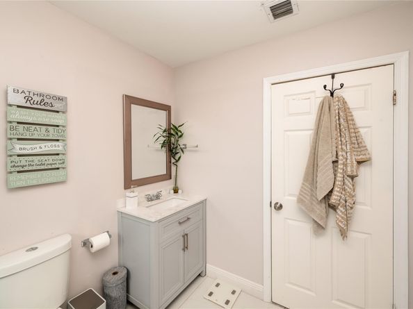 621 Lakeshore Ter, Davie FL 33325