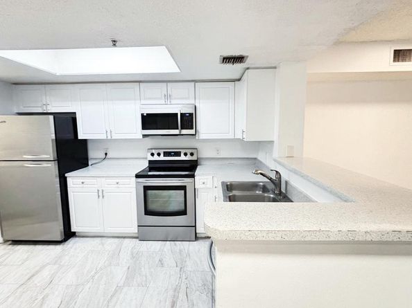 5025 Wiles Road 107, Coconut Creek FL 33073