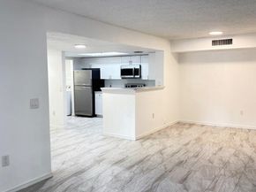 5025 Wiles Road 107, Coconut Creek FL 33073