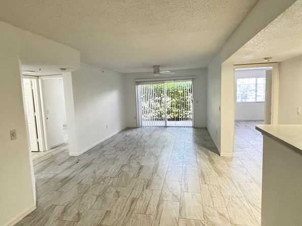 5025 Wiles Road 107, Coconut Creek FL 33073