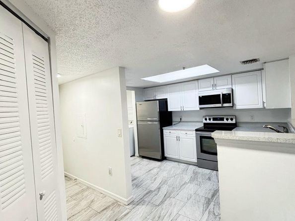 5025 Wiles Road 107, Coconut Creek FL 33073