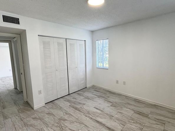 5025 Wiles Road 107, Coconut Creek FL 33073
