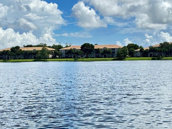 5025 Wiles Road 107, Coconut Creek FL 33073